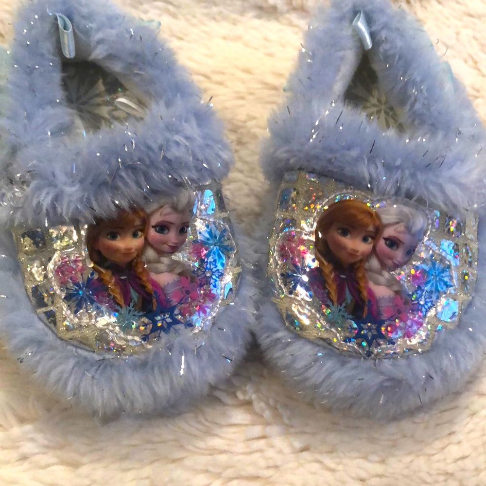Frozen Disney slippers NWOT, blue sparkly fluffy